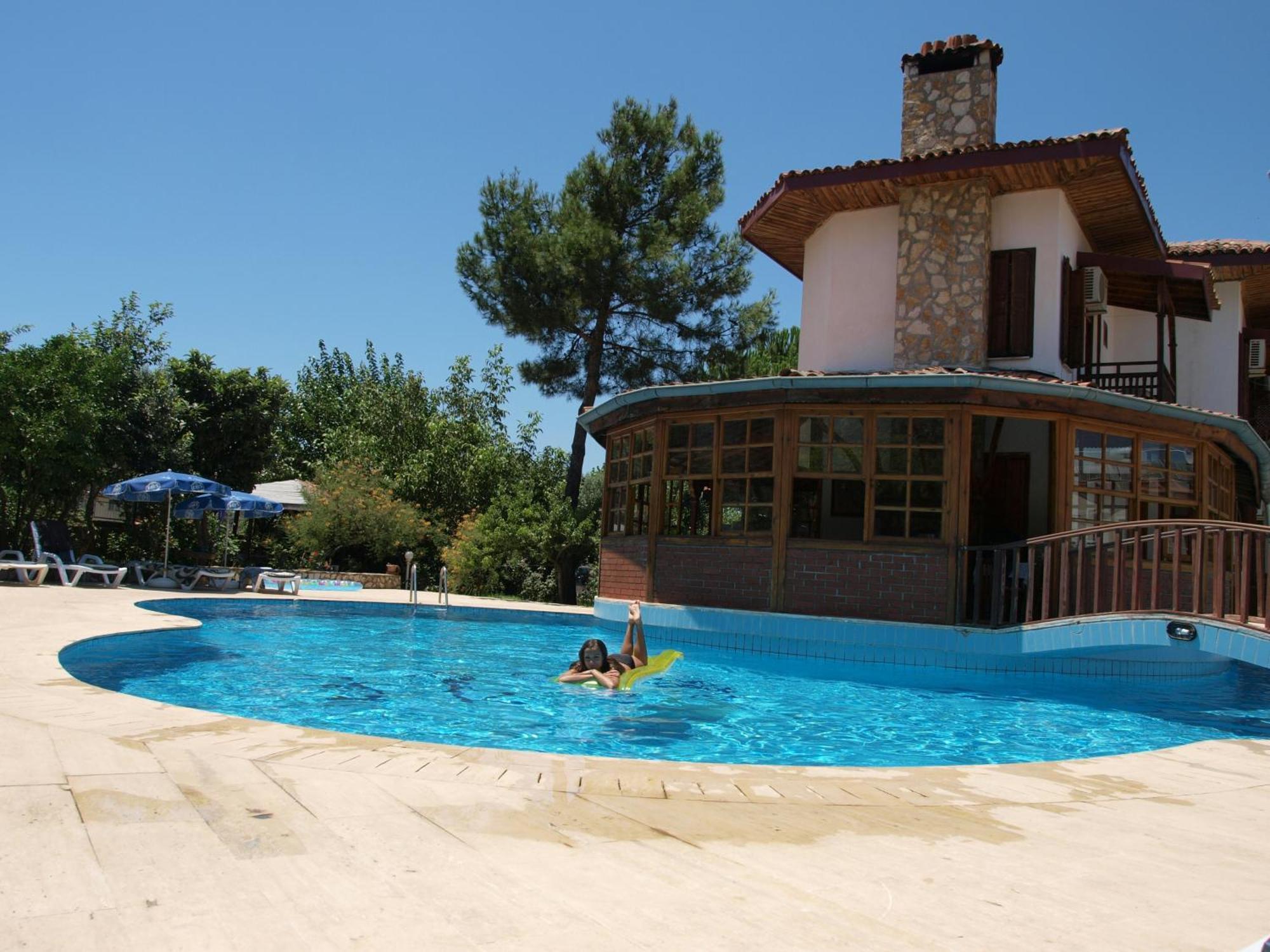 אולודניץ Elze Hotel מראה חיצוני תמונה
