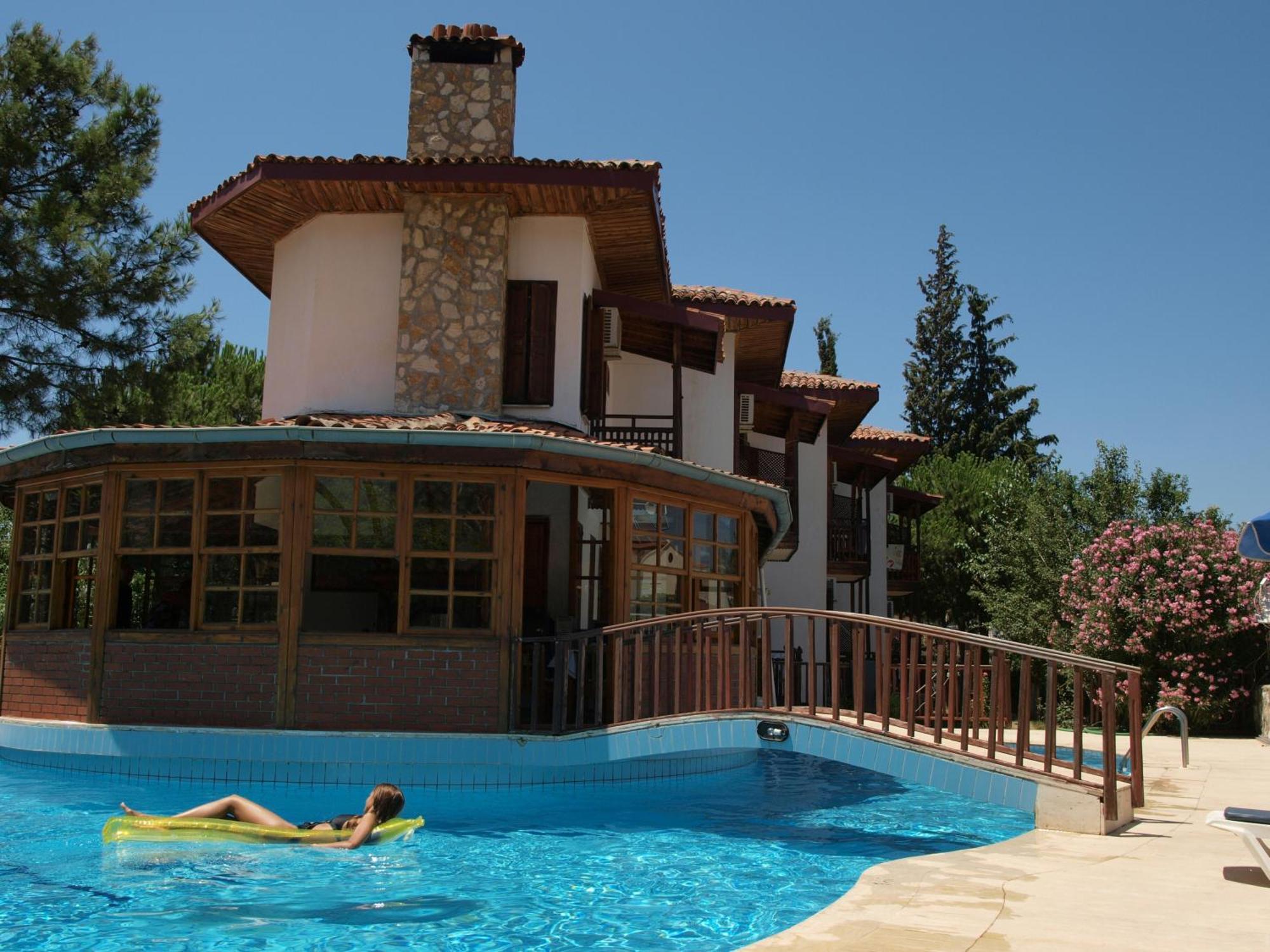 אולודניץ Elze Hotel מראה חיצוני תמונה